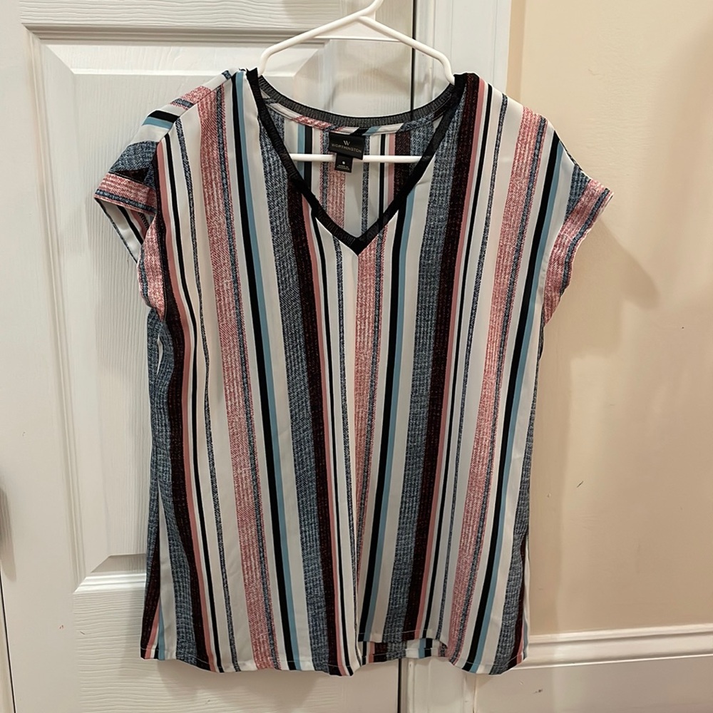 Business casual shirt. Size small. Great condition!